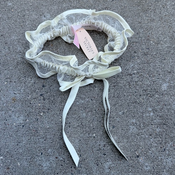 Victoria's Secret Accessories - NWT Victoria’s Secret White Ivory Lace Garter